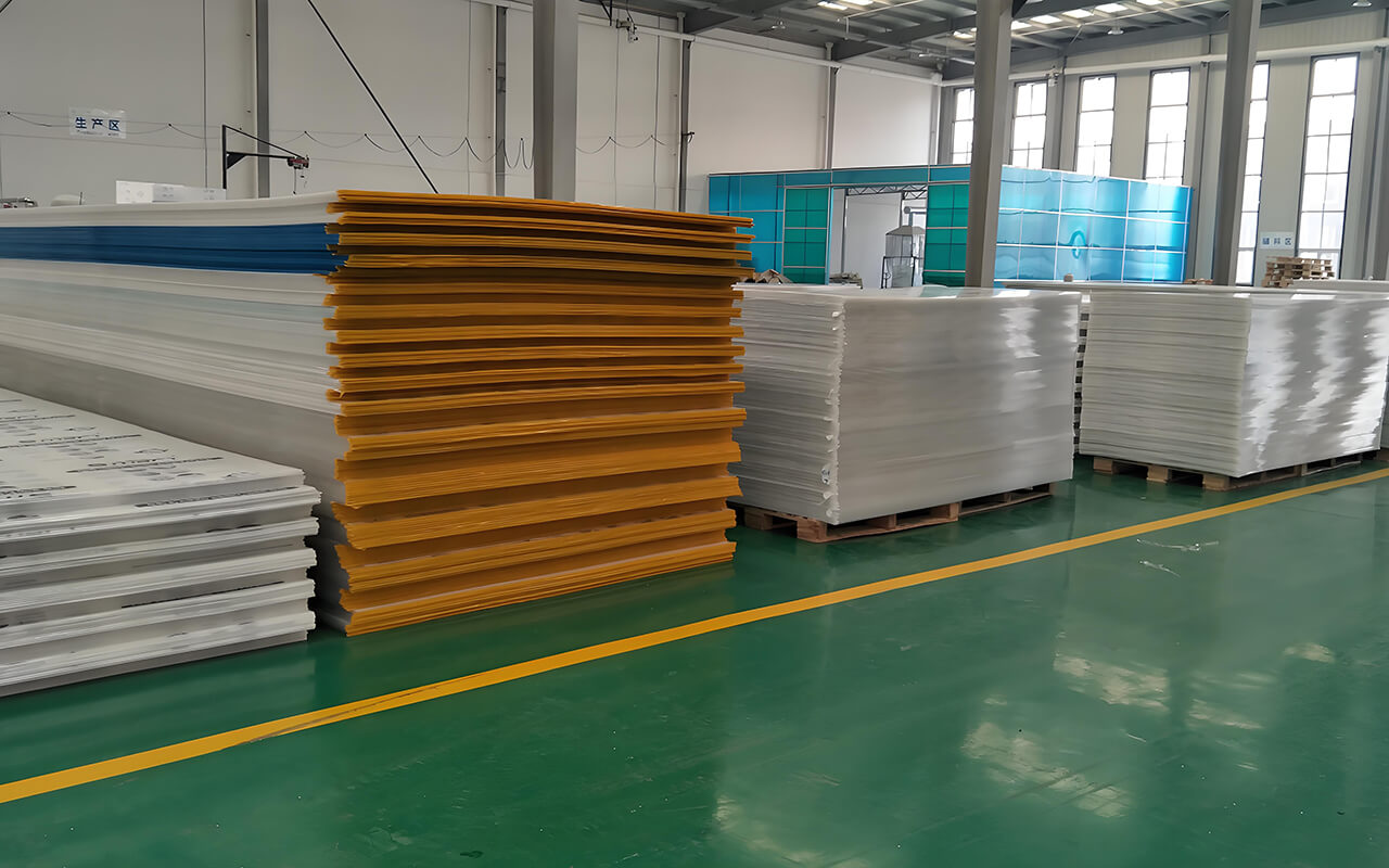 6mm clear twin-wall polycarbonate sheets installed in commercial greenhouse Large quantities of finished polycarbonate roofing sheets are waiting to be shipped out.