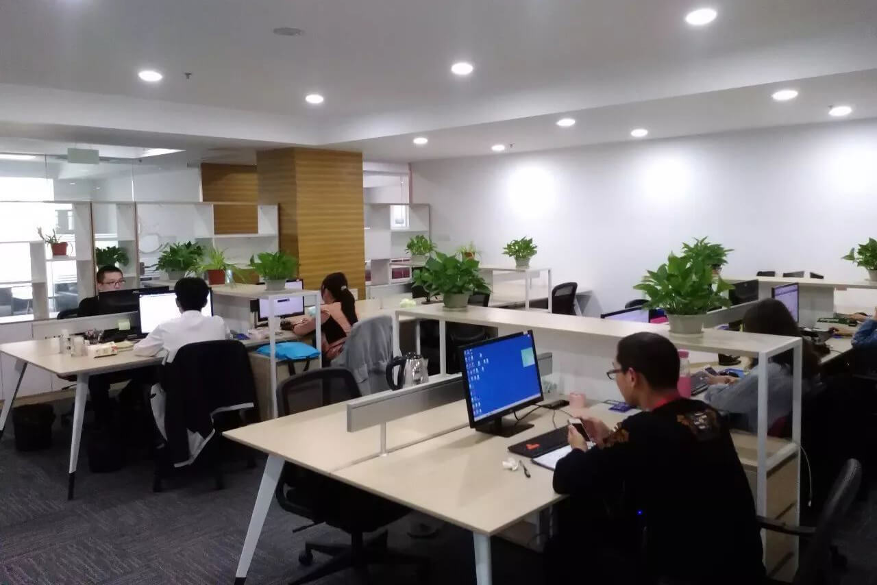 We are one of the leading polycarbonate sheet manufacturers in China, mainly produce and export the plastic panels to the global market.